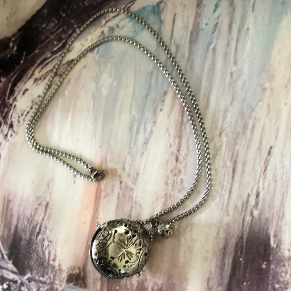 2for$20💎Silver Tone Locket Necklace with Emerald Green Gem - Picture 4 of 5